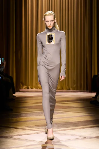 Look 15